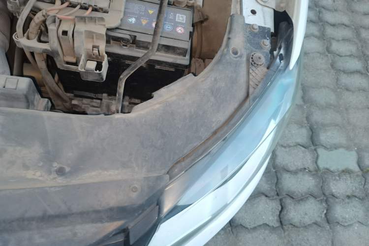 Used Volkswagen Bora 2014 1.6L Manual Comfort Model Engine Bay Left