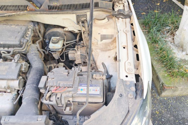 Used Volkswagen Bora 2014 1.6L Manual Comfort Model Engine Bay Left