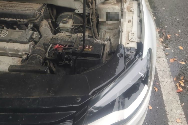 Used Volkswagen Bora 2014 1.6L Manual Comfort Model Engine Bay Left