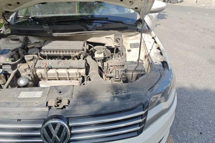 Used Volkswagen Bora 2014 1.6L Automatic Fashion Model Engine Bay Left