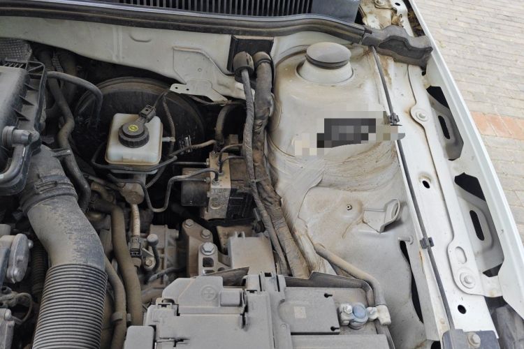 Used Volkswagen Bora 2014 1.6L Automatic Comfort Model Engine Bay Left