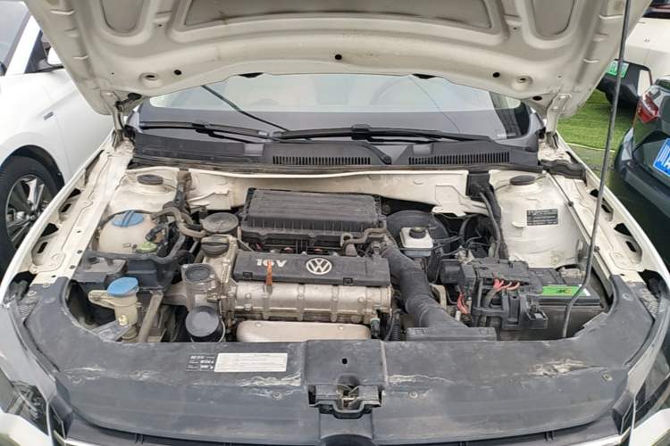 Used Volkswagen Bora 2014 1.6L Manual Comfort Model Engine Bay