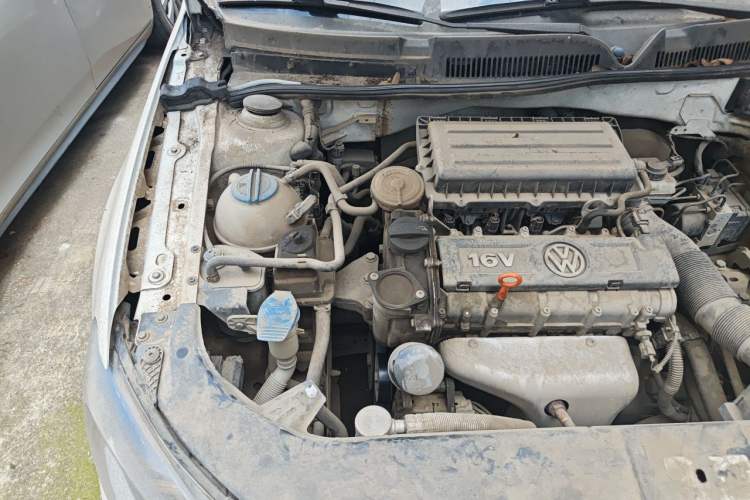 Used Volkswagen Bora 2014 1.6L Manual Comfort Model Engine Bay Right