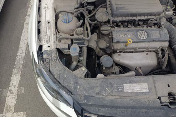 Used Volkswagen Bora 2014 1.6L Manual Comfort Model Engine Bay Right