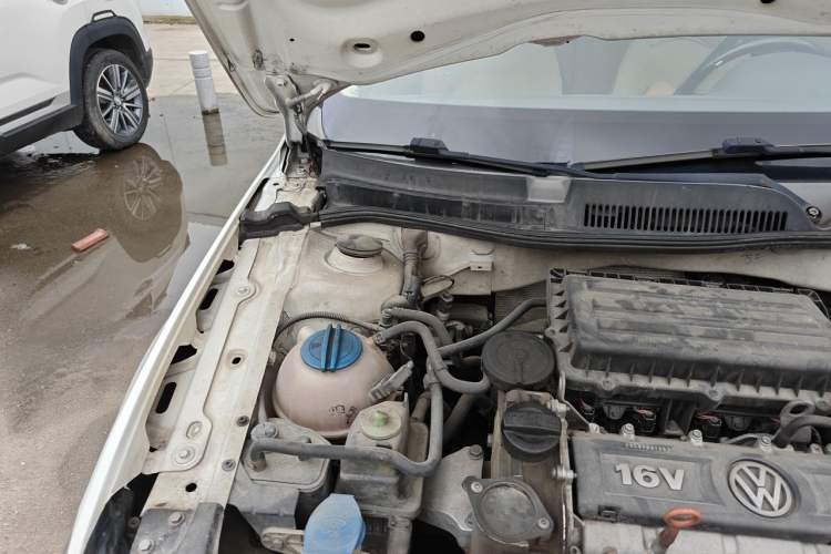 Used Volkswagen Bora 2014 1.6L Manual Comfort Model Engine Bay Right