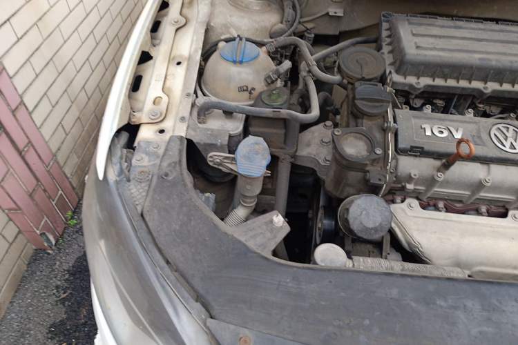 Used Volkswagen Bora 2014 1.6L Manual Comfort Model Engine Bay Right