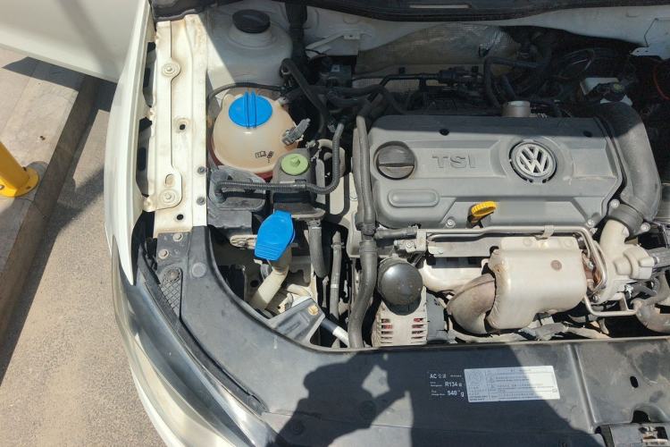 Used Volkswagen Bora 2014 1.4 TSI Manual Comfort Model Engine Bay Right
