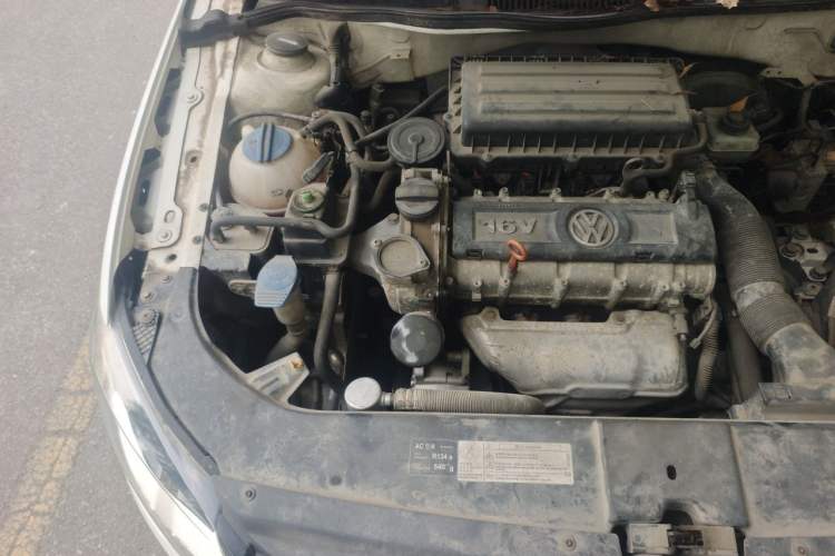 Used Volkswagen Bora 2014 1.6L Manual Comfort Model Engine Bay Right