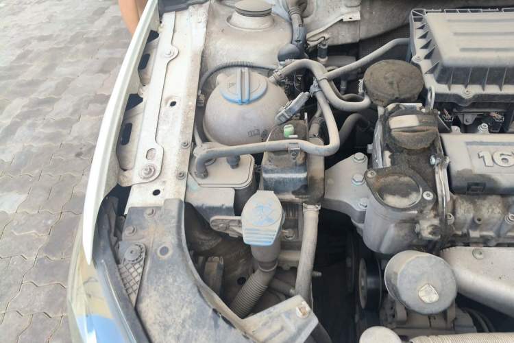Used Volkswagen Bora 2014 1.6L Automatic Comfort Model Engine Bay Right