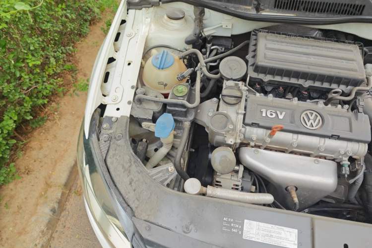 Used Volkswagen Bora 2014 1.6L Automatic Comfort Model Engine Bay Right