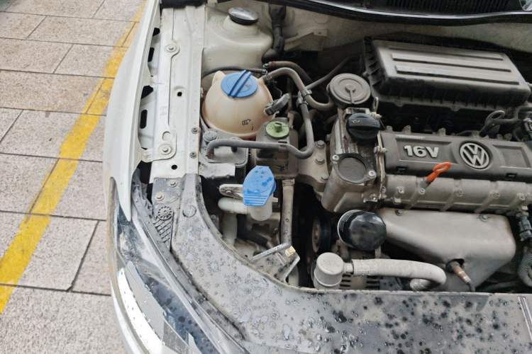 Used Volkswagen Bora 2014 1.6L Automatic Luxury Model Engine Bay Right