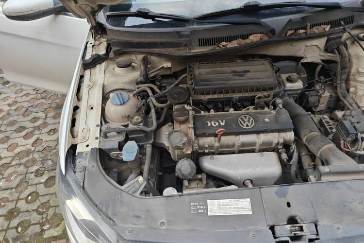 Used Volkswagen Bora 2014 1.6L Automatic Comfort Model Engine Bay Right