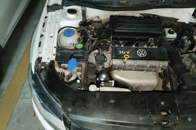 Used Volkswagen Bora 2014 1.6L Manual Fashion Edition Engine Bay Right