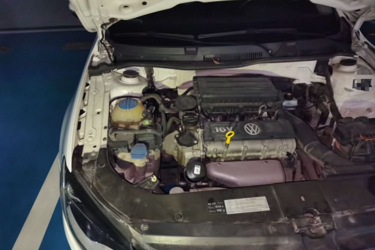 Used Volkswagen Bora 2014 1.6L Manual Comfort Model Engine Bay Right