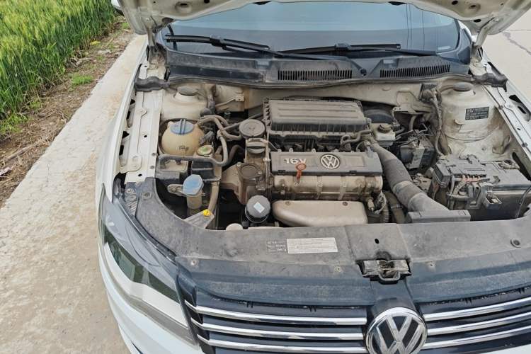 Used Volkswagen Bora 2014 1.6L Manual Comfort Model Engine Bay Right