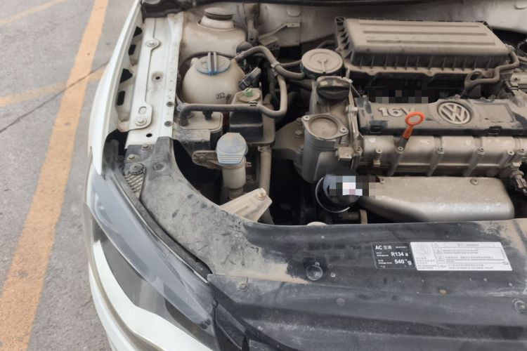 Used Volkswagen Bora 2014 1.6L Manual Comfort Model Engine Bay Right