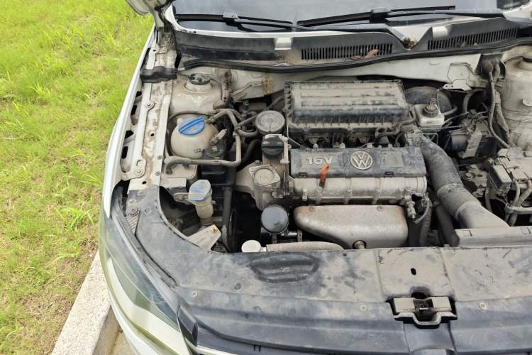 Used Volkswagen Bora 2014 1.6L Manual Comfort Model Engine Bay Right