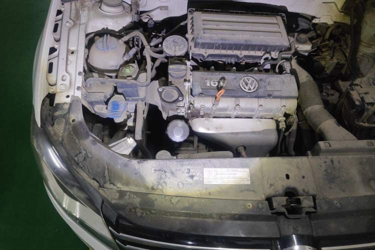 Used Volkswagen Bora 2014 1.6L Manual Fashion Edition Engine Bay Right
