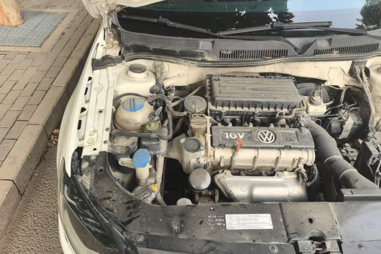 Used Volkswagen Bora 2014 1.6L Manual Comfort Model Engine Bay Right