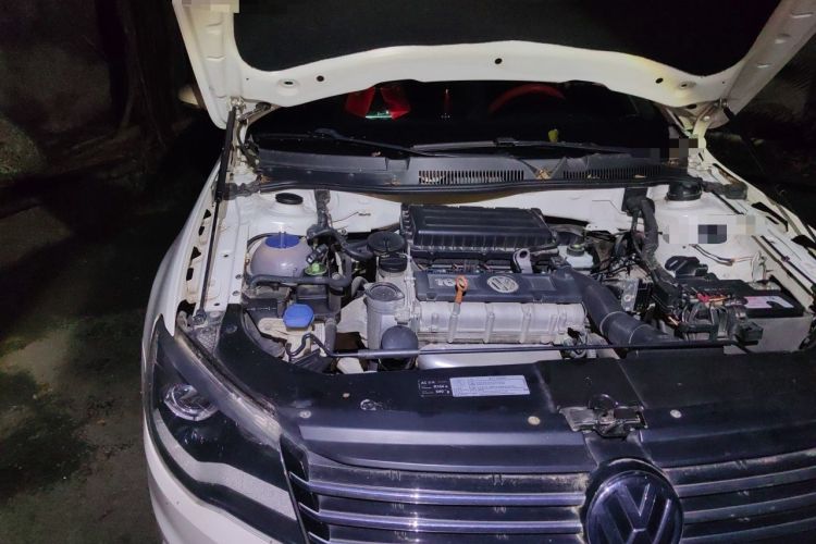Used Volkswagen Bora 2014 1.6L Automatic Luxury Model Engine Bay Right