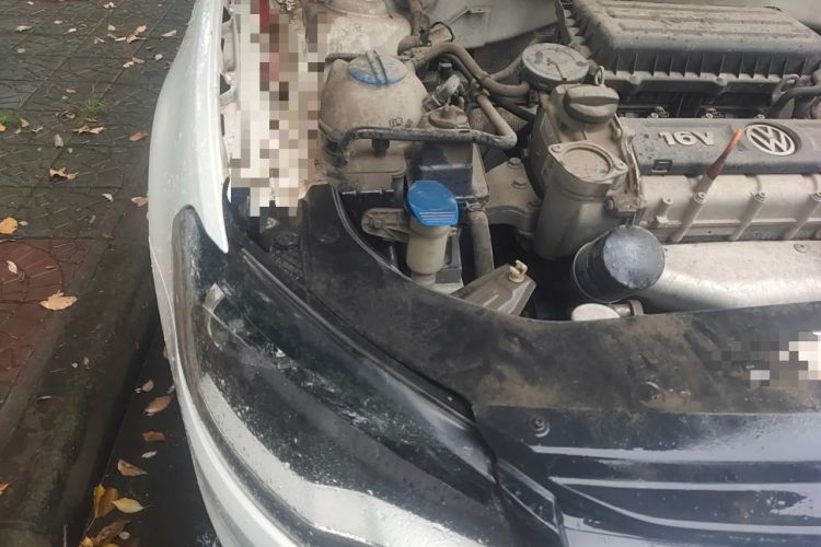 Used Volkswagen Bora 2014 1.6L Manual Comfort Model Engine Bay Right