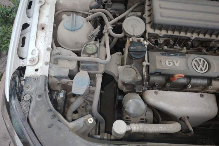Used Volkswagen Bora 2014 1.6L Manual Comfort Model Engine Bay Right