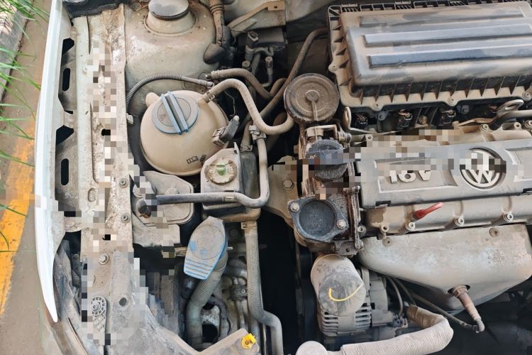 Used Volkswagen Bora 2014 1.6L Manual Comfort Model Engine Bay Right