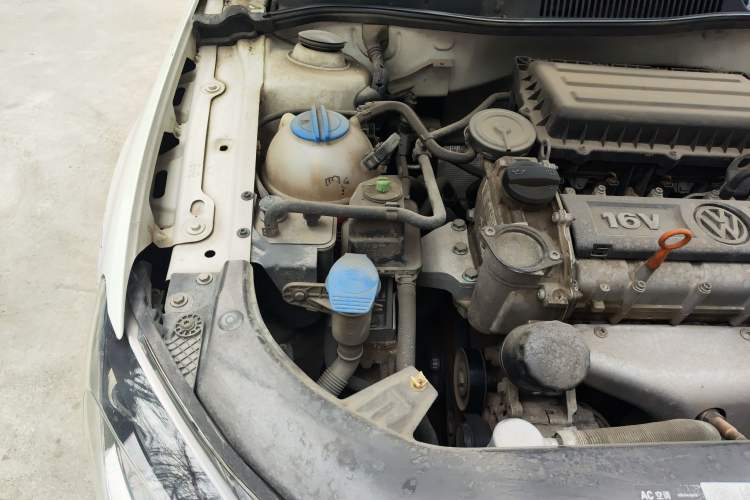 Used Volkswagen Bora 2014 1.6L Automatic Fashion Model Engine Bay Right