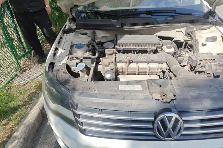 Used Volkswagen Bora 2014 1.6L Automatic Fashion Model Engine Bay Right