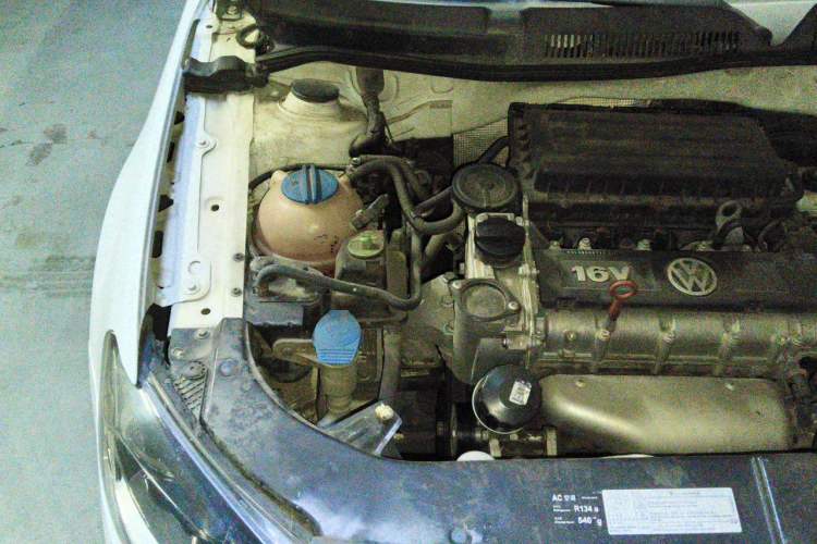 Used Volkswagen Bora 2014 1.6L Automatic Fashion Model Engine Bay Right