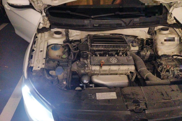 Used Volkswagen Bora 2014 1.6L Manual Comfort Model Engine Bay Right