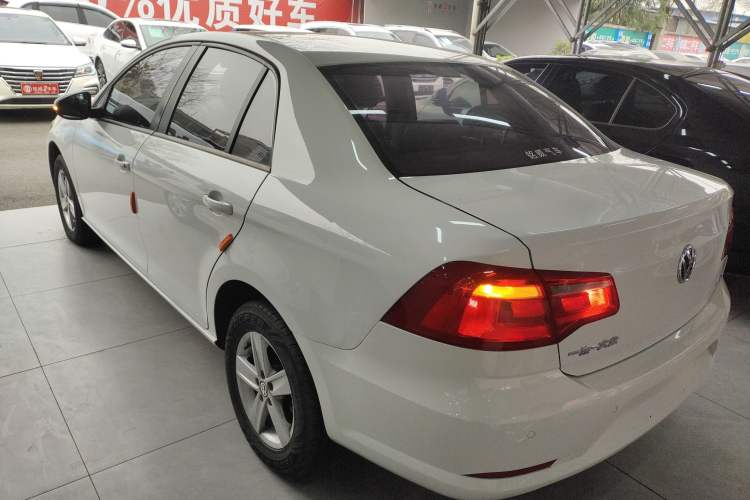 Used Volkswagen Bora 2014 1.6L Automatic Fashion Model Exterior 3