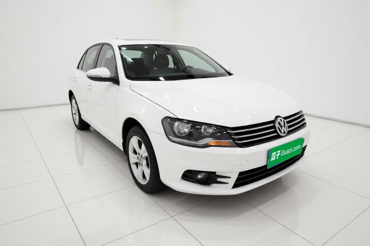 Used Volkswagen Bora 2014 1.6L Manual Comfort Model Front Right 45 Deg