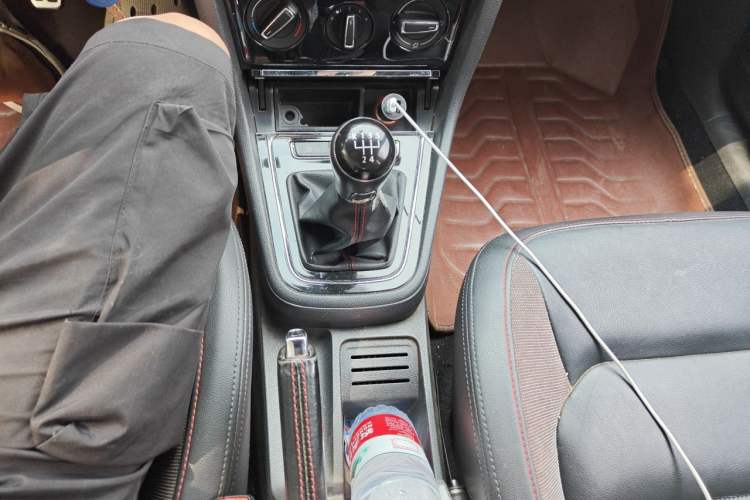 Used Volkswagen Bora 2014 1.4TSI Manual Sportline Gear Lever