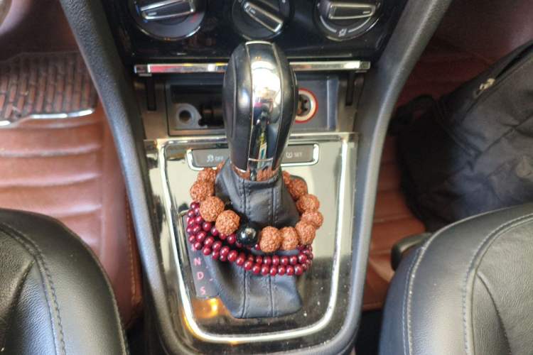 Used Volkswagen Bora 2014 1.6L Automatic Comfort Model Gear Lever