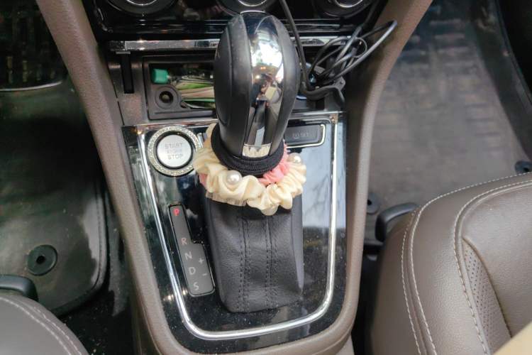 Used Volkswagen Bora 2014 1.6L Automatic Luxury Model Gear Lever