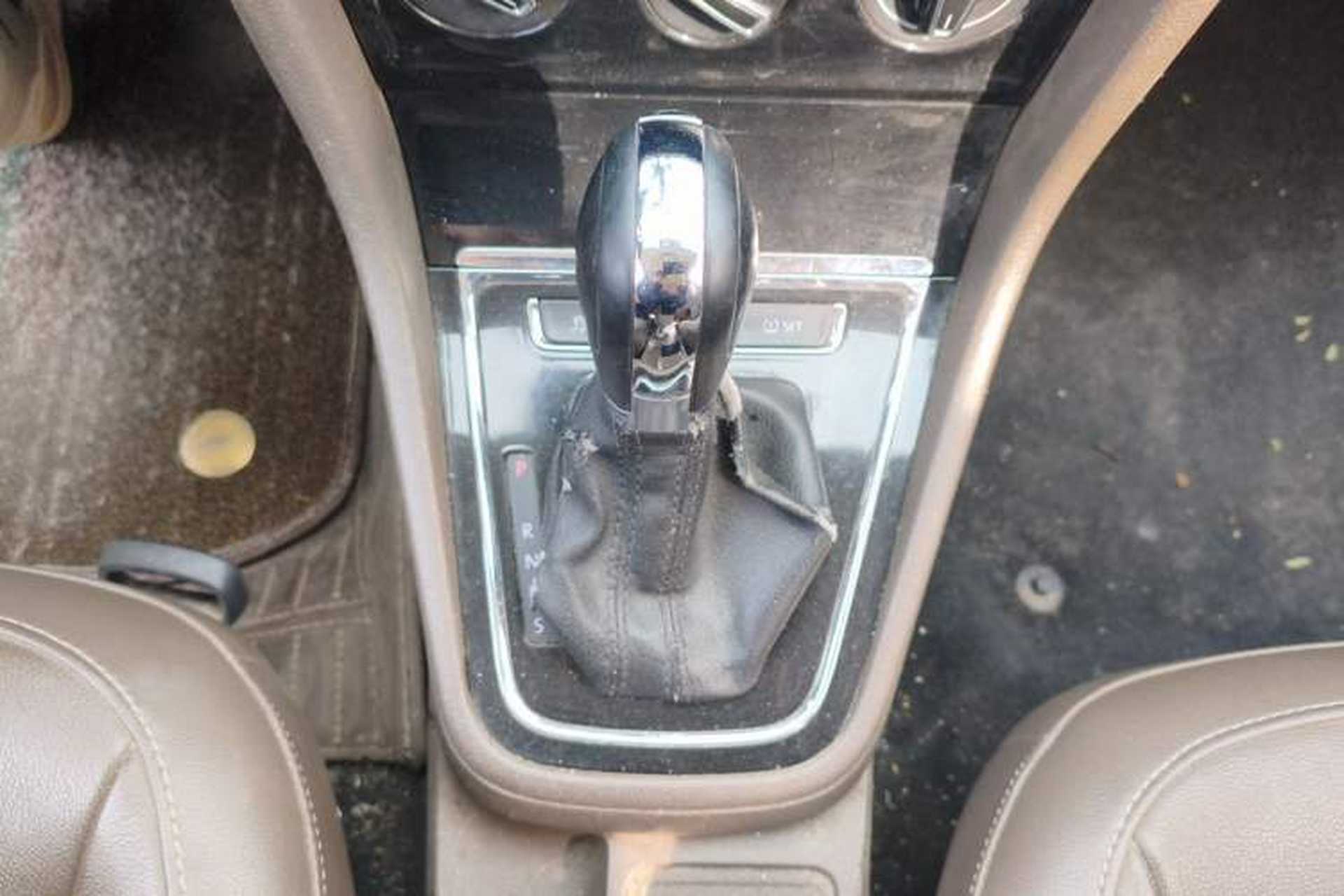 Used Volkswagen Bora 2014 1.6L Automatic Comfort Model Gear Lever