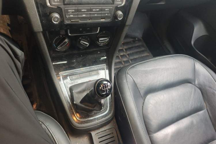 Used Volkswagen Bora 2014 1.6L Manual Comfort Model Gear Lever