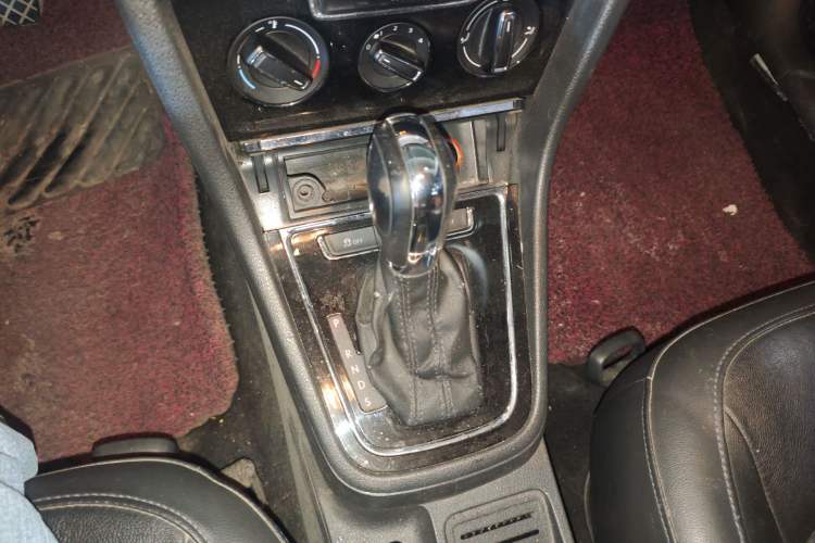 Used Volkswagen Bora 2014 1.6L Automatic Comfort Model Gear Lever