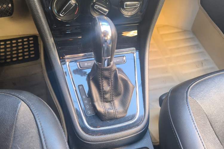 Used Volkswagen Bora 2014 1.6L Automatic Comfort Model Gear Lever