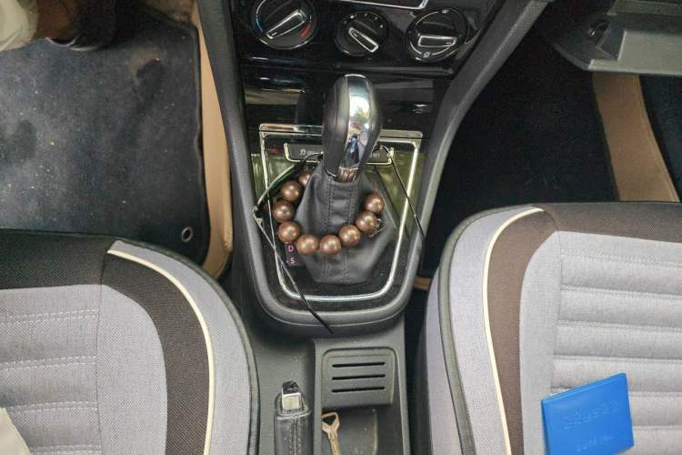 Used Volkswagen Bora 2014 1.6L Automatic Comfort Model Gear Lever