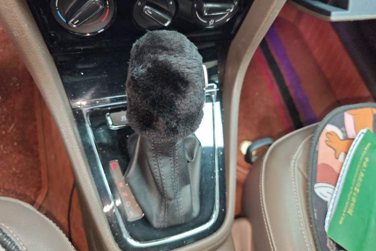 Used Volkswagen Bora 2014 1.6L Automatic Luxury Model Gear Lever