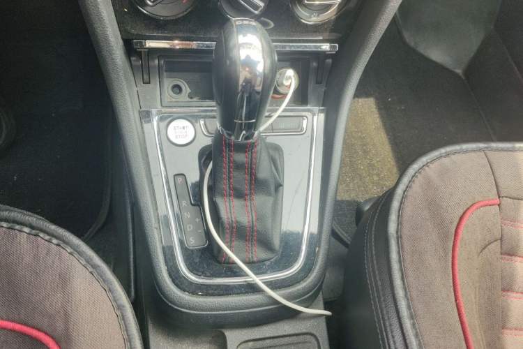 Used Volkswagen Bora 2014 1.4TSI Automatic Sportline Gear Lever