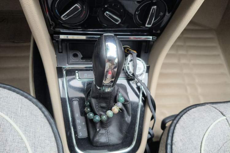 Used Volkswagen Bora 2014 1.6L Automatic Comfort Model Gear Lever