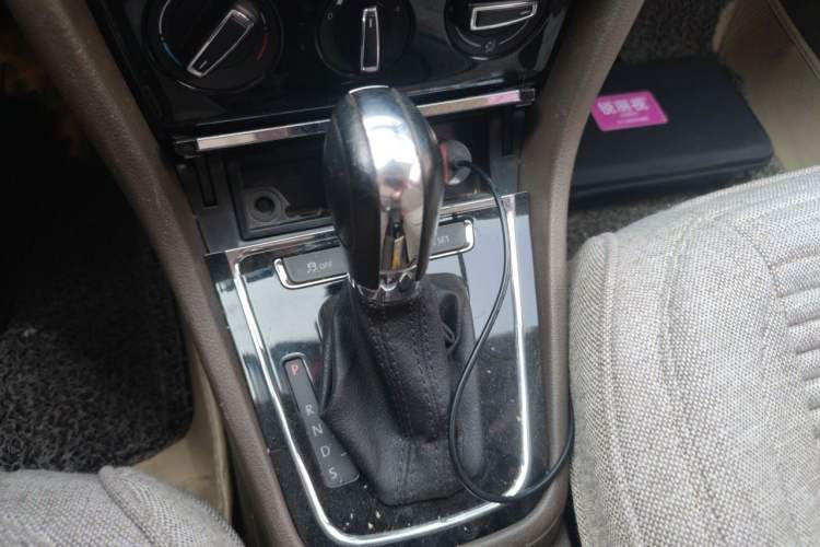 Used Volkswagen Bora 2014 1.6L Automatic Comfort Model Gear Lever