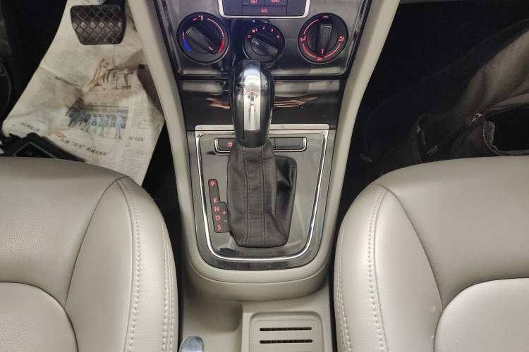 Used Volkswagen Bora 2014 1.6L Automatic Fashion Model Gear Lever