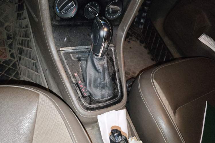Used Volkswagen Bora 2014 1.6L Automatic Comfort Model Gear Lever