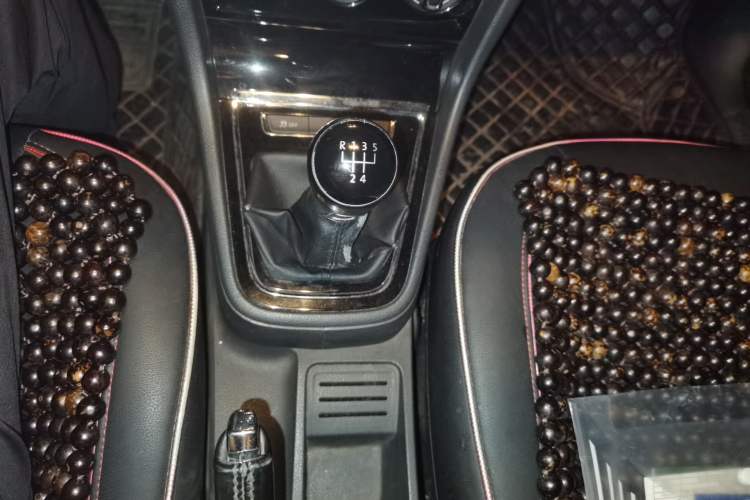Used Volkswagen Bora 2014 1.6L Manual Comfort Model Gear Lever