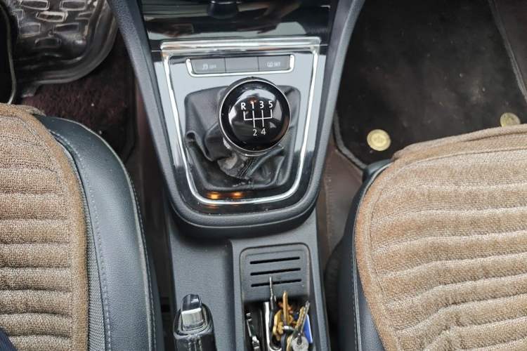 Used Volkswagen Bora 2014 1.6L Manual Comfort Model Gear Lever