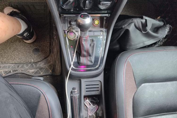 Used Volkswagen Bora 2014 1.4TSI Automatic Sportline Gear Lever